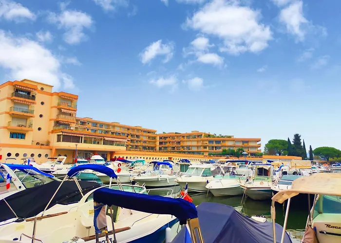 Grand Avec Piscine A Apartamento